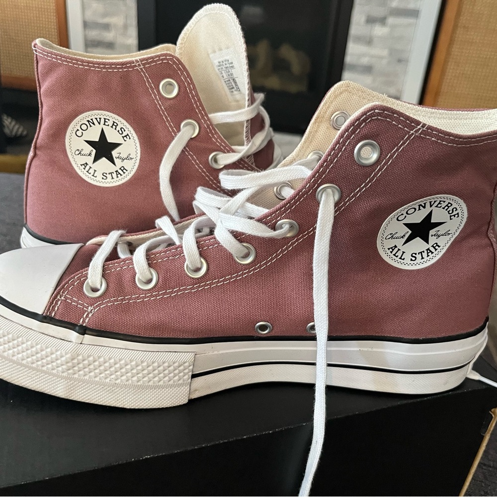 Converse Women’s size 10 Chuck Taylor Lift (platform) Sneakers - Dusty Pink